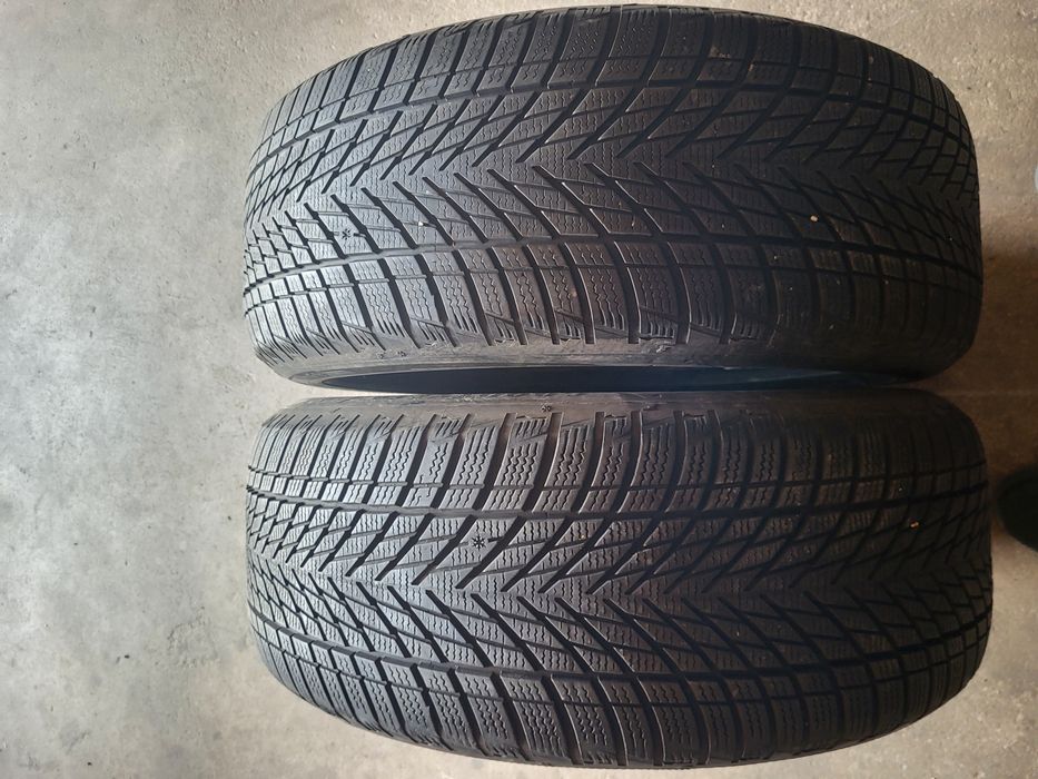 2 anvelope 235 55 R 17 Goodyear iarna