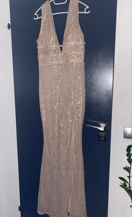 Официална рокля.