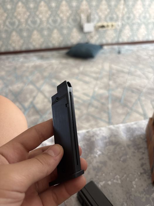 продаю игрушечныи пистолет 12+
