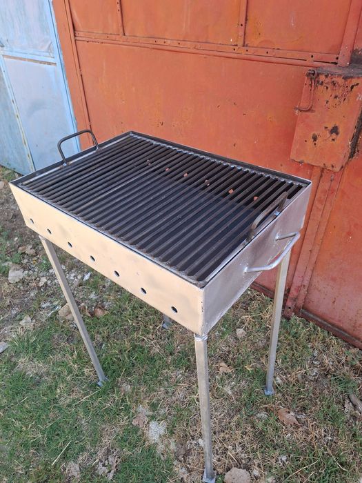 Grătar de grădină tradițional pentru barbeque