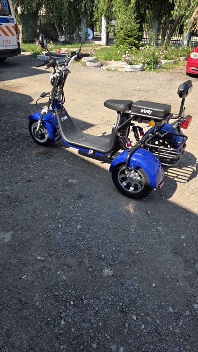 Scuter electric cu 3 roti