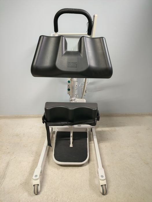 Macara/elevator de transfer pentru persoane cu dizabilități