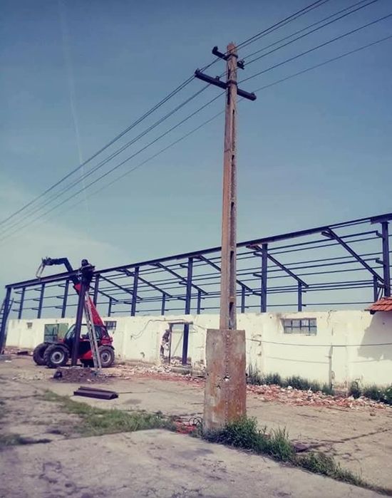 Vand structura metalica sau schimb cu auto