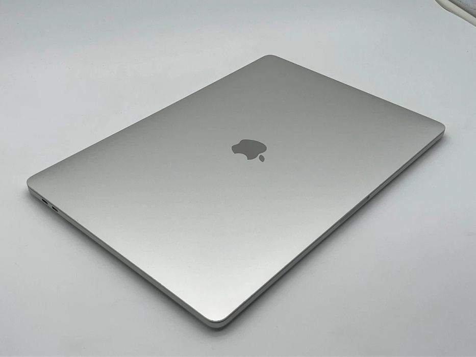 Macbook pro 16 inch i9/16GB/512GB/2K Retina