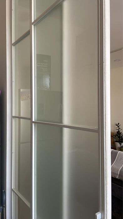 Продам Межкомнатную дверь (витраж)