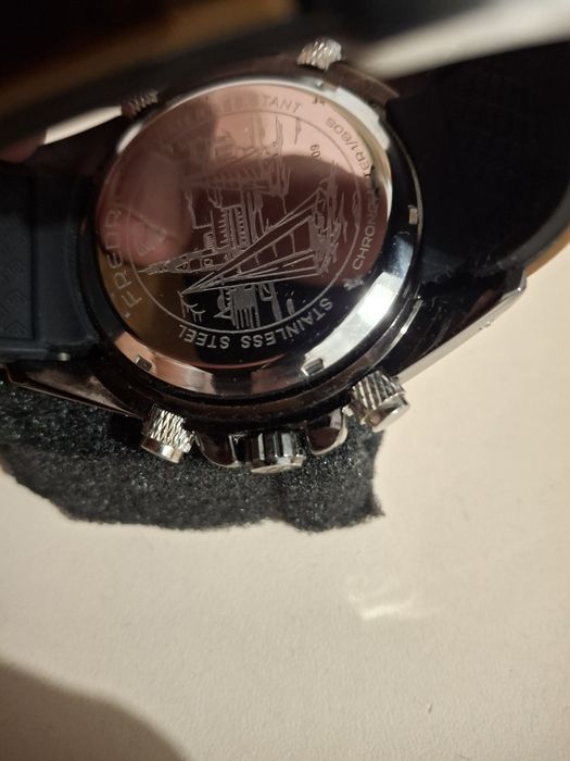 Ceas  sport pentru bărbați Fredric Dual Time (cu afișaj hibrid analog-digital și curea din cauciuc/silicon).