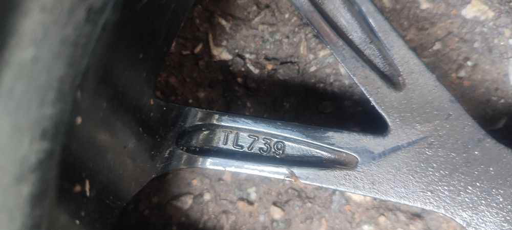 Продам диски R17 с резиной