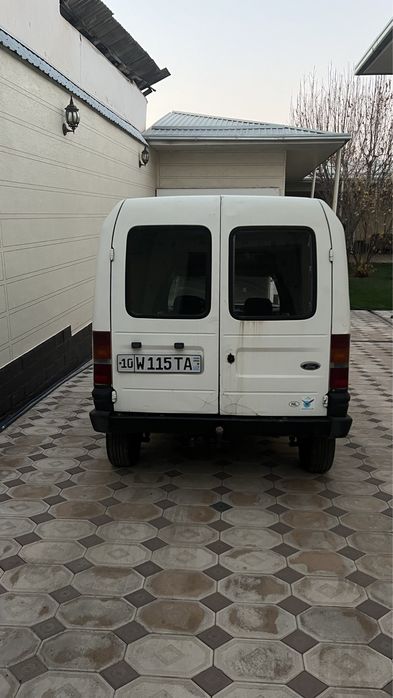 Ford Courier сотилади (бензин) на ходу