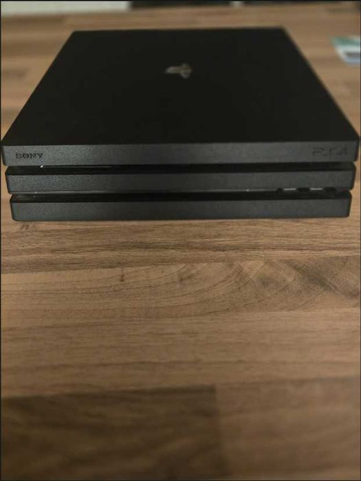 PS4(Playstation 4) PRO 1TB - stare foarte buna + 2 CONTROLLERE + 6 JOCURI