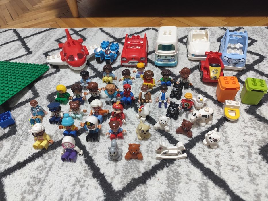 Vând cutie de 80 l plina cu lego duplo