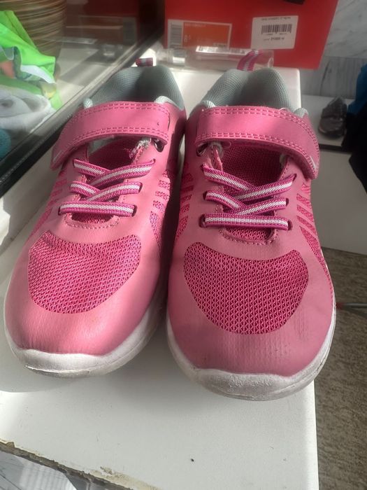 Продаю кроссовки девочковые синие и розовые