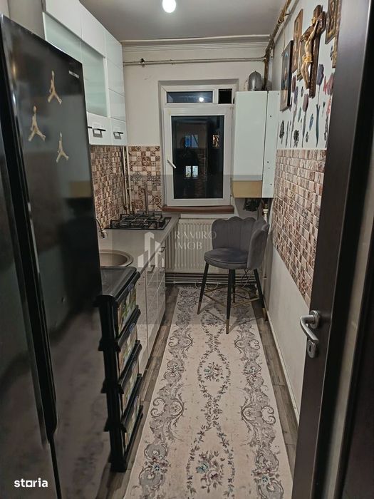 Apartament 3 camere semidecomandat