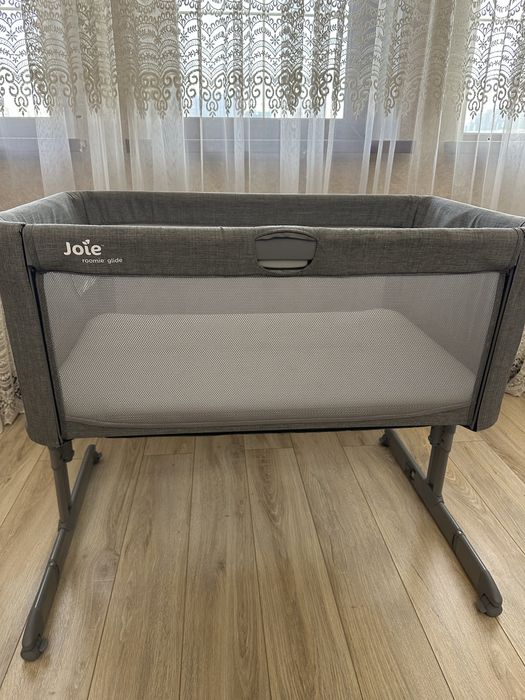 Продам кроватку Joie