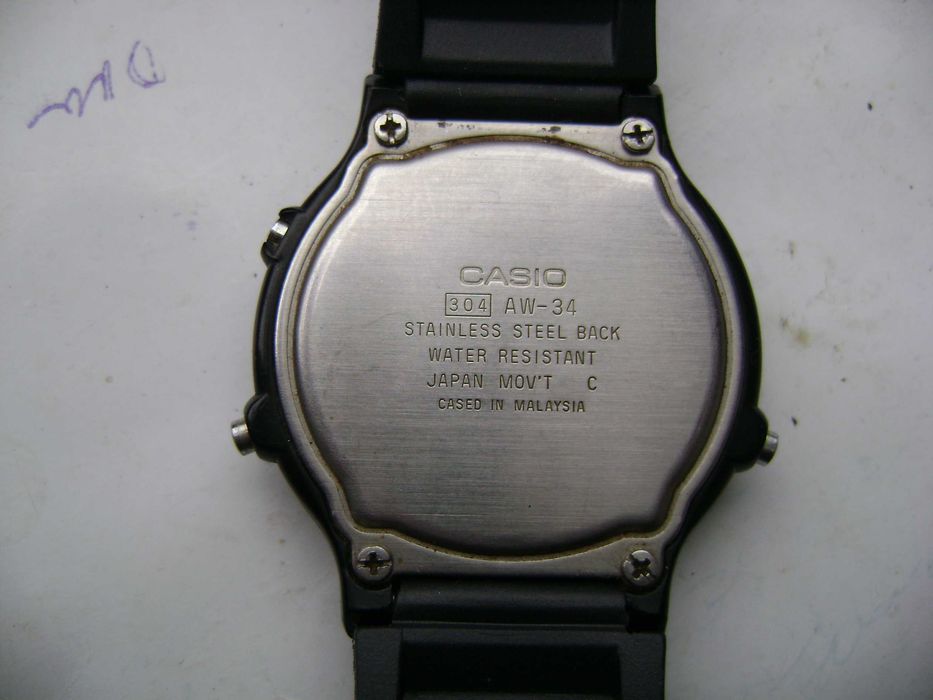 Продавам 5 броя каварцови часовника Casio
