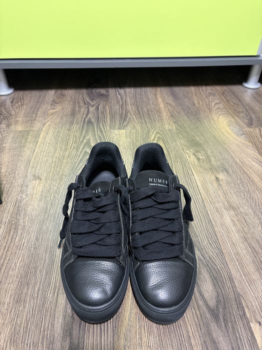 Adidasi numeris black carbon