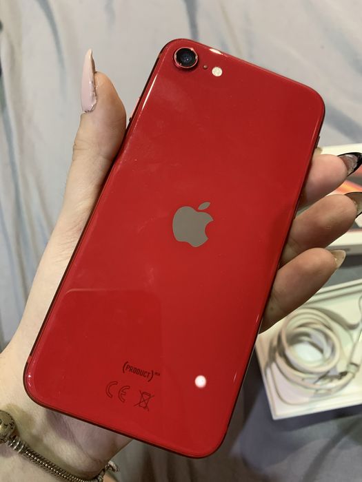 IPhone SE 2020 - червен 64 GB в отлично състояние