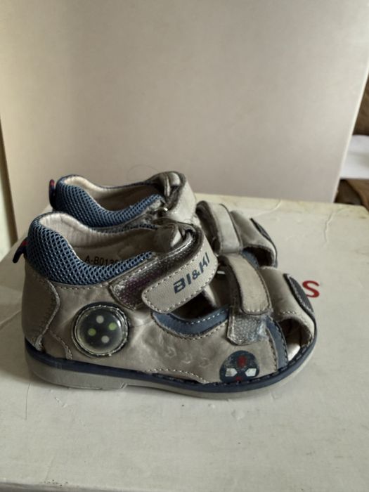 Продам детскую обувь