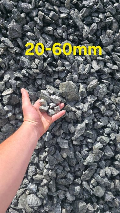 Piatra de calcar de diferite dimensiuni la mașină sau la saci