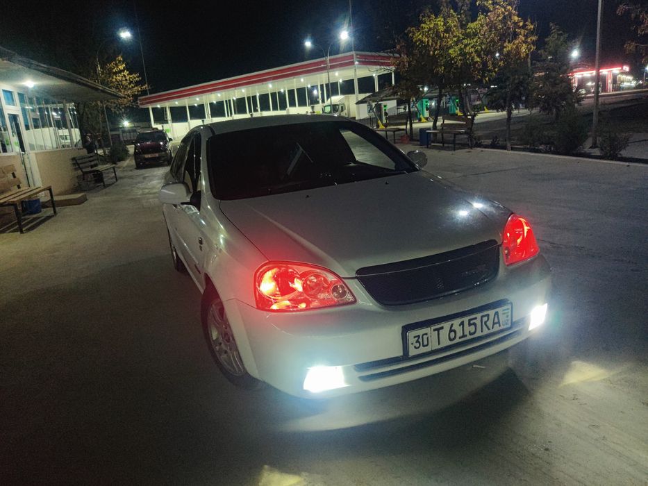 Lasetti 1'8 Sotiladi yili 2010