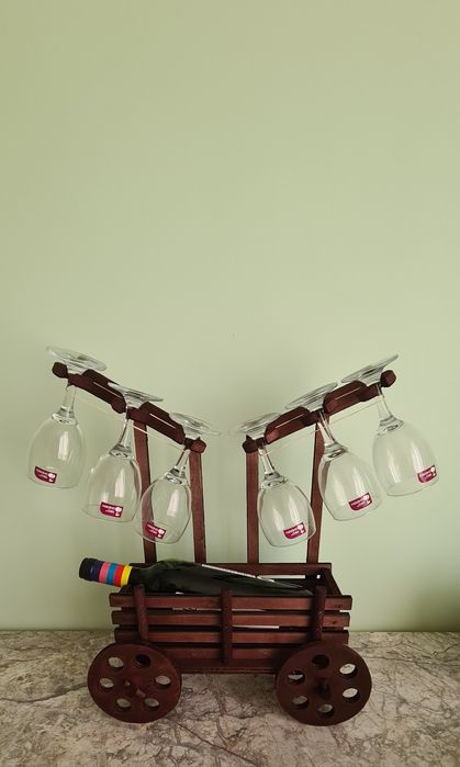 Сувенир - стойка за вино с 6 чаши