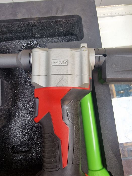 Masina de nituit Milwaukee M18 BPRT