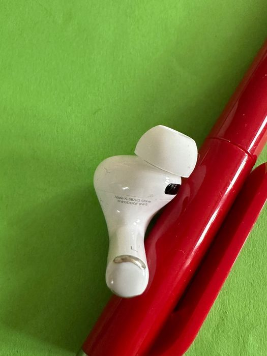 Apple AIR PODS PRO 3  -  Лява