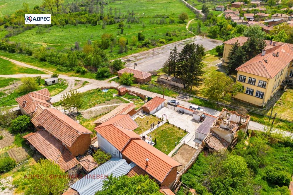 Къща в Плевен, област-с.Крушовица площ 212 цена 130000