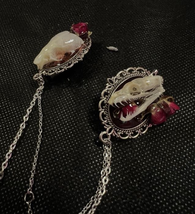 Брошка от череп на кралски питон и мишка!