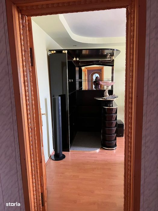 De Vanzare Apartament cu 3 camere zona Obor