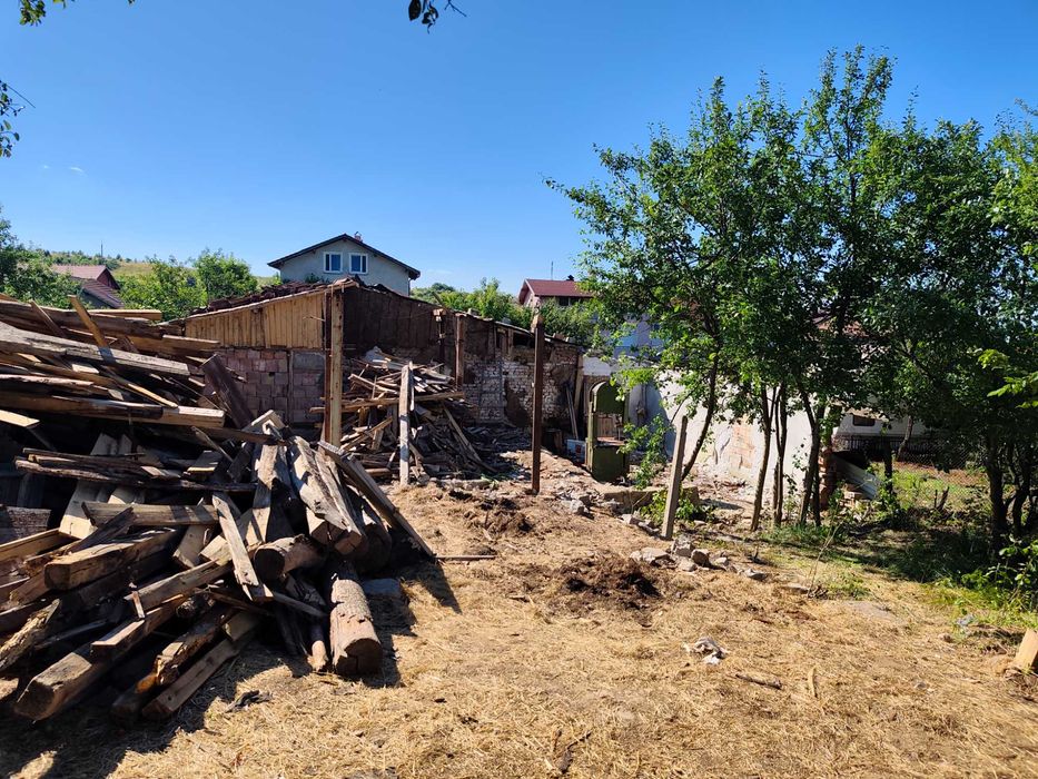 Професионално почистване на запустели имоти: Косене, събаряне, извозване