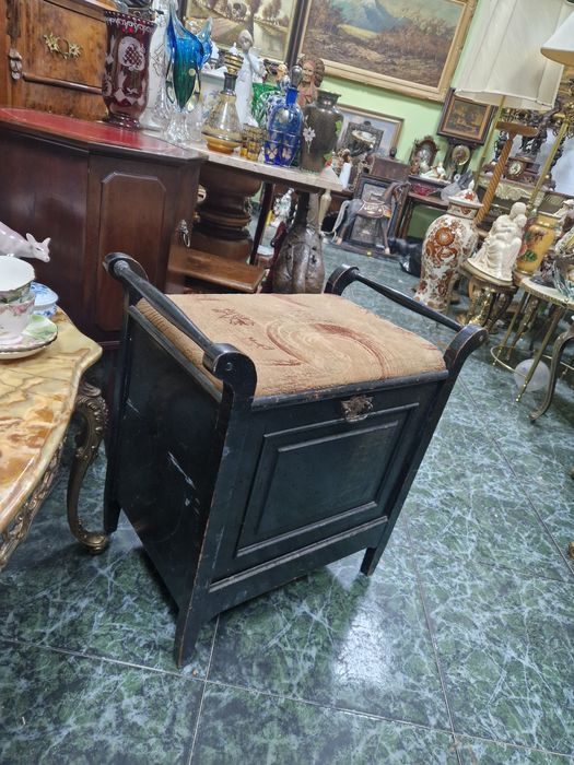 Чудесна антикварна английска дървена табуретка стол за пиано