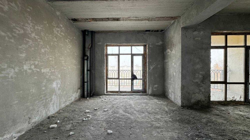 Шахар маркази  Халқ банки 4қаватда 4 хонали квартира сотилади.ID: 1525