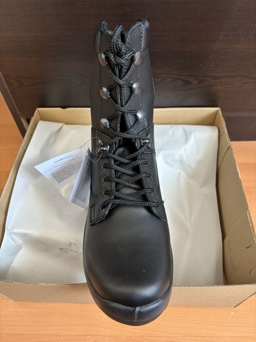 Продавам кожени кубинки 42 номер и боти 44