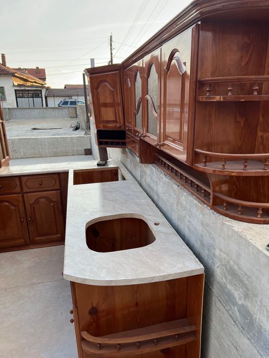 Кухня от масивен дървен материал