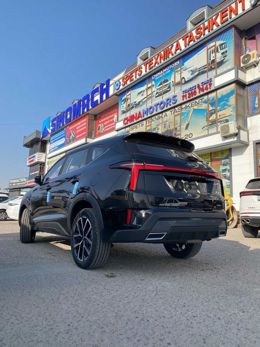 Jac js8 eng sfatli  chegrma bilan sotib oling