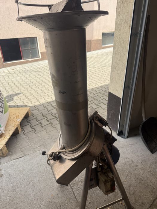 Mașină ,moară mono fazică de macinat