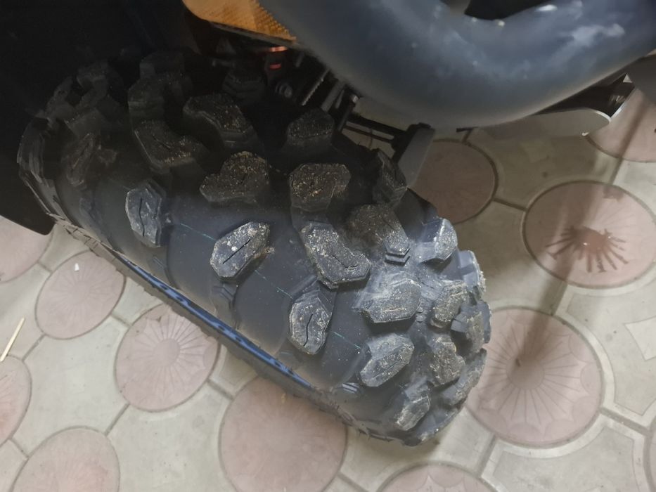 Продам резину на квадрика.