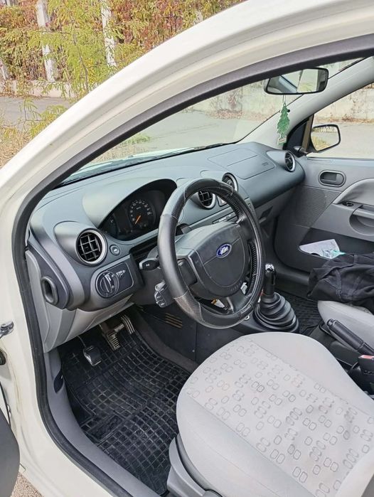 Vând Ford Fiesta