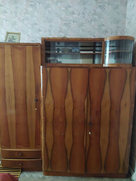 Mobilă veche, lemn masiv