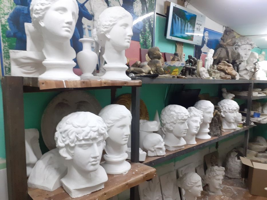 Скульптуры. Бюсты. Гипсовые головы.