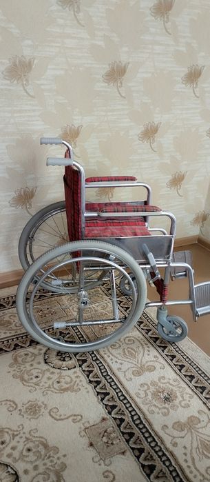 Инвалидная коляска.