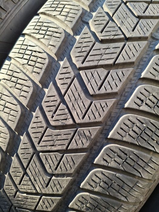 4 Anvelope de iarnă 235 60 r18 Pirelli