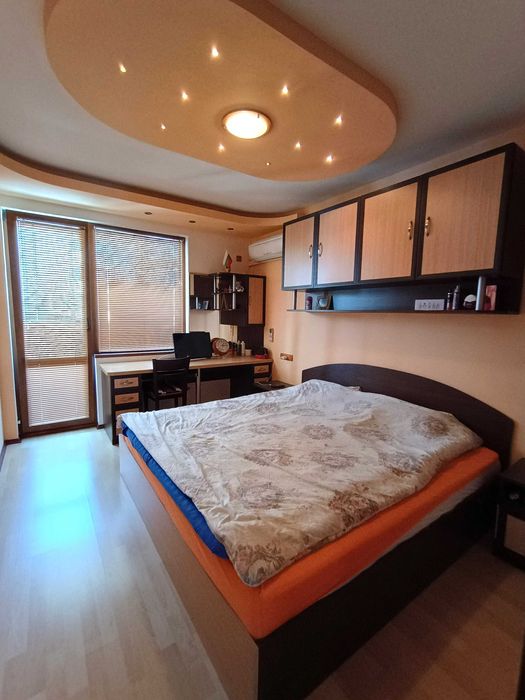 Тристаен апартамент в кв. Колю Фичето