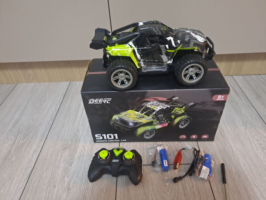 Masinuta DEERC cu telecomanda si 2 acumulatori