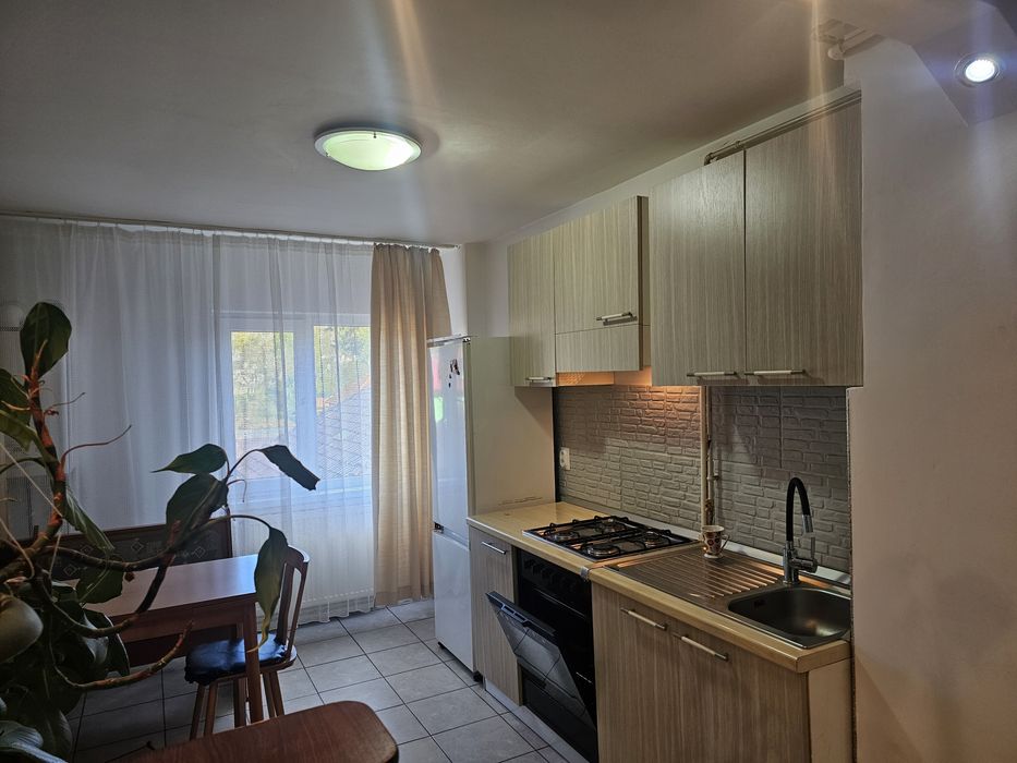 Închiriez apartament