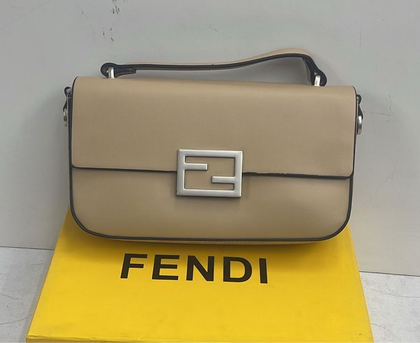 Сумочка с коробкий фенди