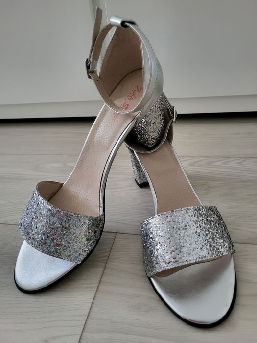 Sandale piele, sclipici, argintii, marime nr 40, toc gros