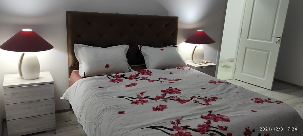 Închiriez apartament de lux