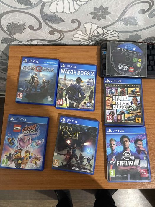 Продавам ps4 slim