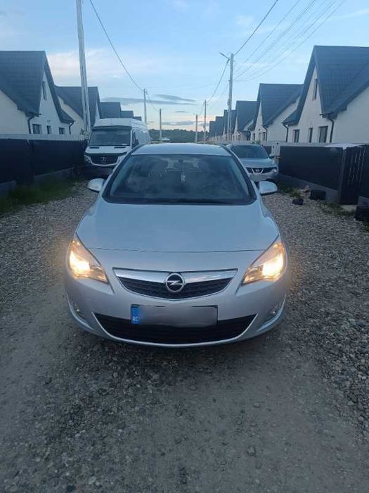 OPEL Astra 2011